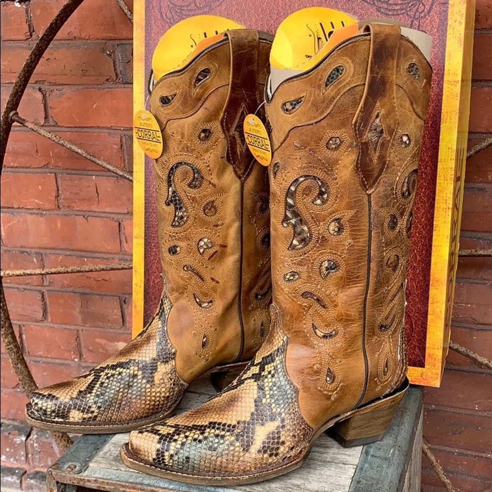 - Corral New Python Snakeskin Inlay Snip Toe Boots - image 7